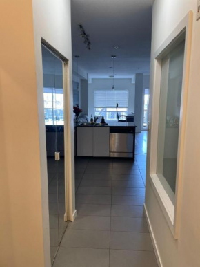 Beautiful 1 bedroom Den Quattro bld state of the art of Surrey